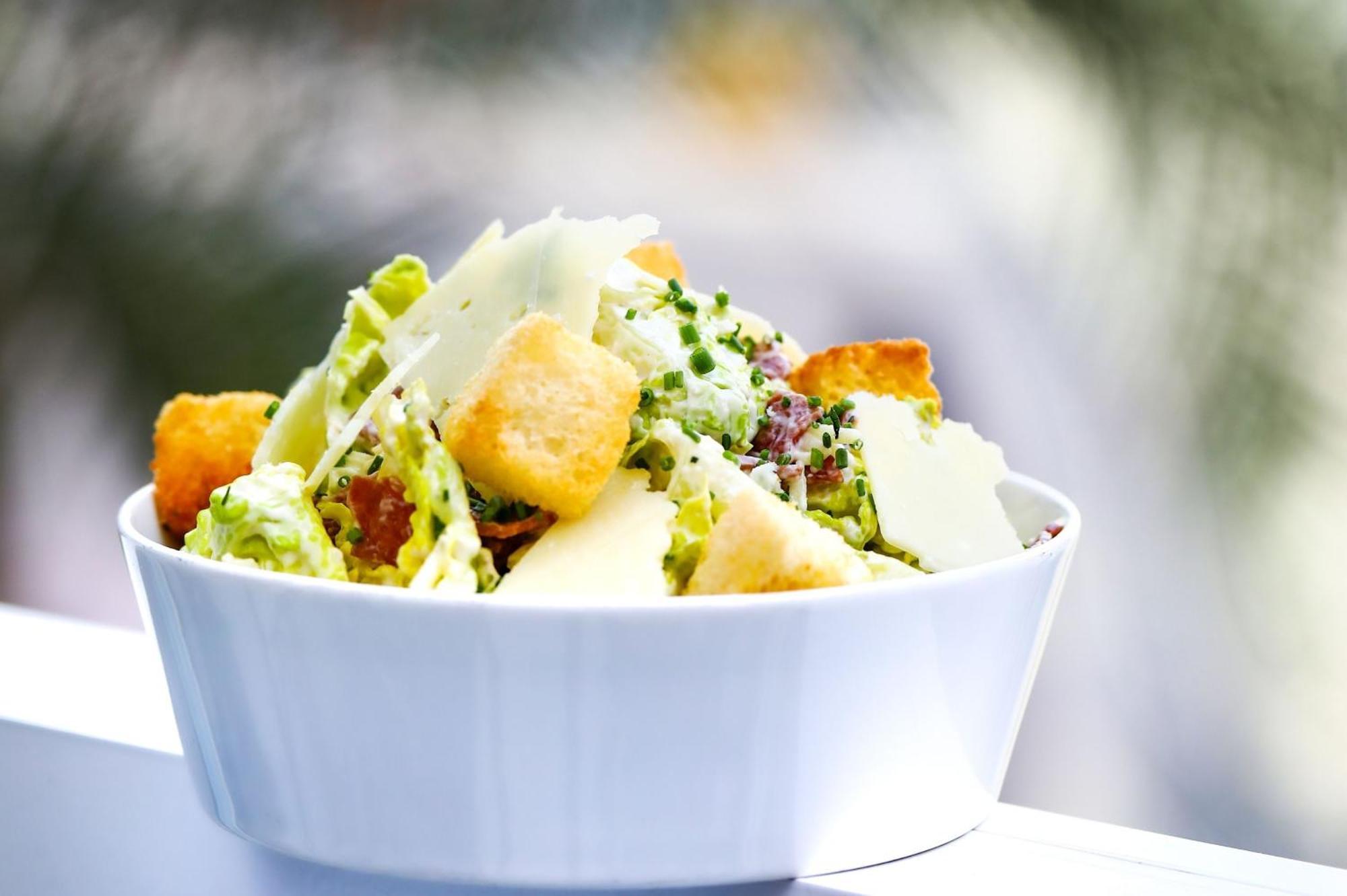 Hotel Crowne Plaza Dubai Marina By Ihg Zewnętrze zdjęcie Caesar salad