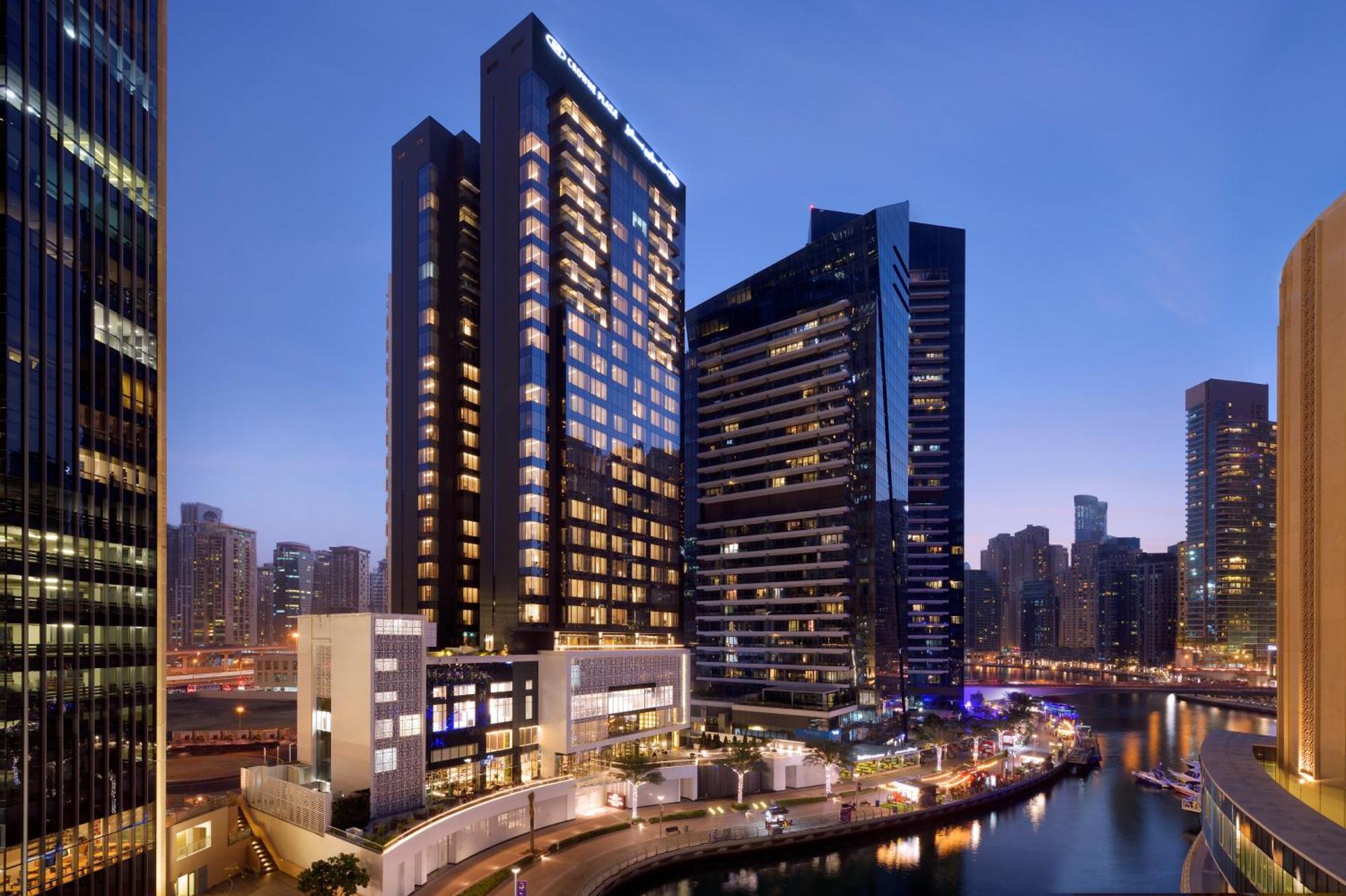 Hotel Crowne Plaza Dubai Marina By Ihg Zewnętrze zdjęcie The hotel at night