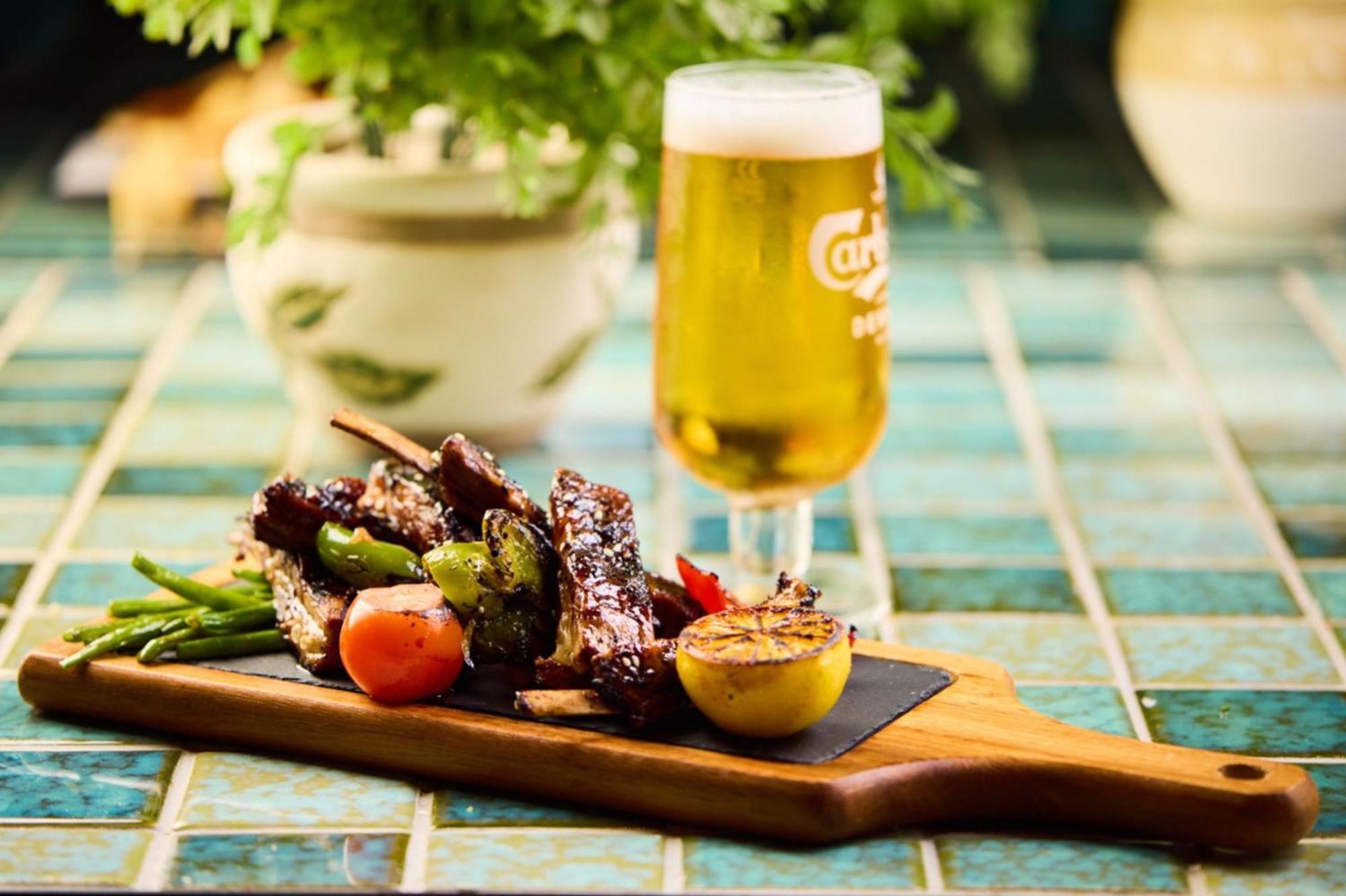 Hotel Crowne Plaza Dubai Marina By Ihg Zewnętrze zdjęcie A beer and a snack